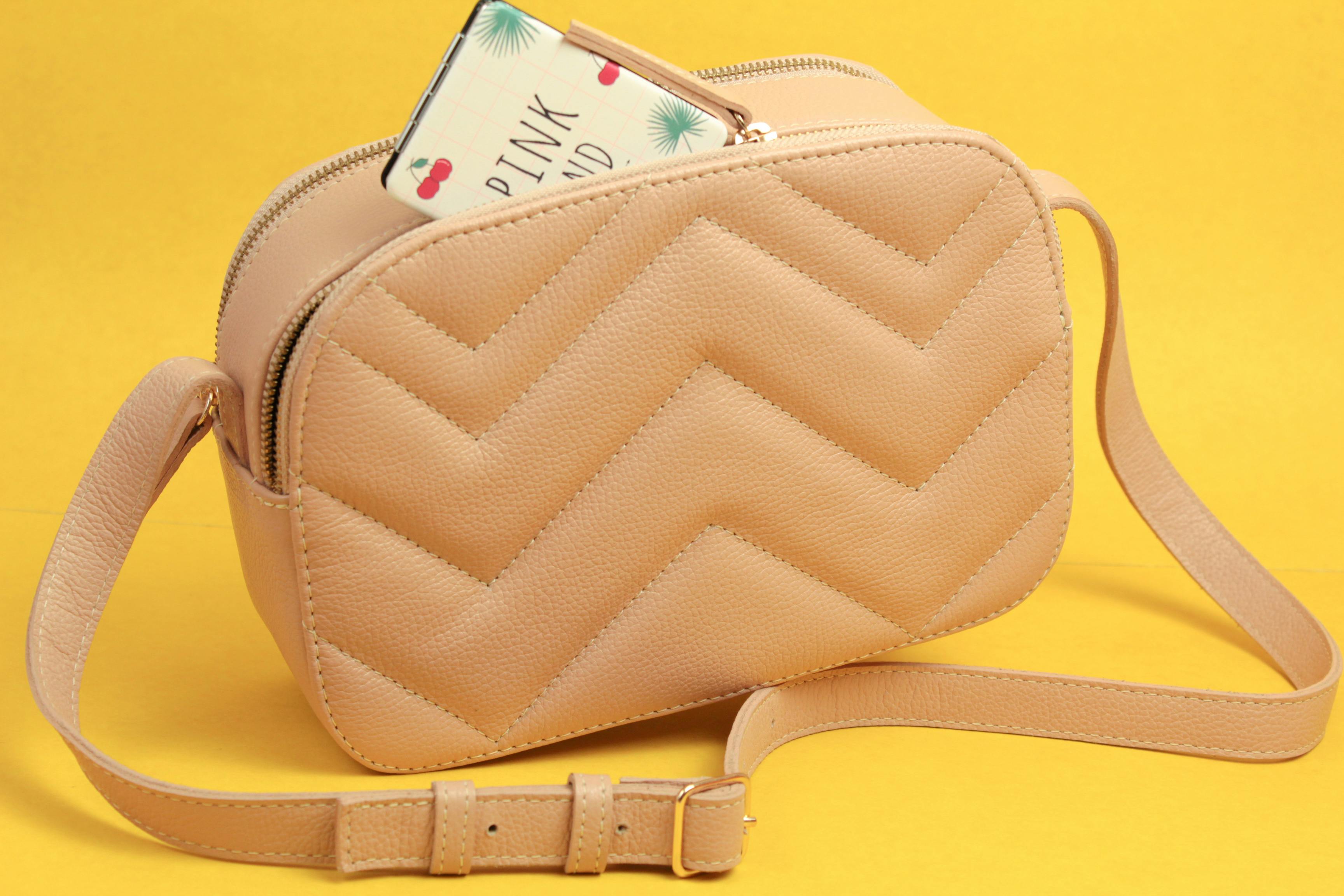 How to Style a Crossbody Bag in Pakistan for Everyday Use