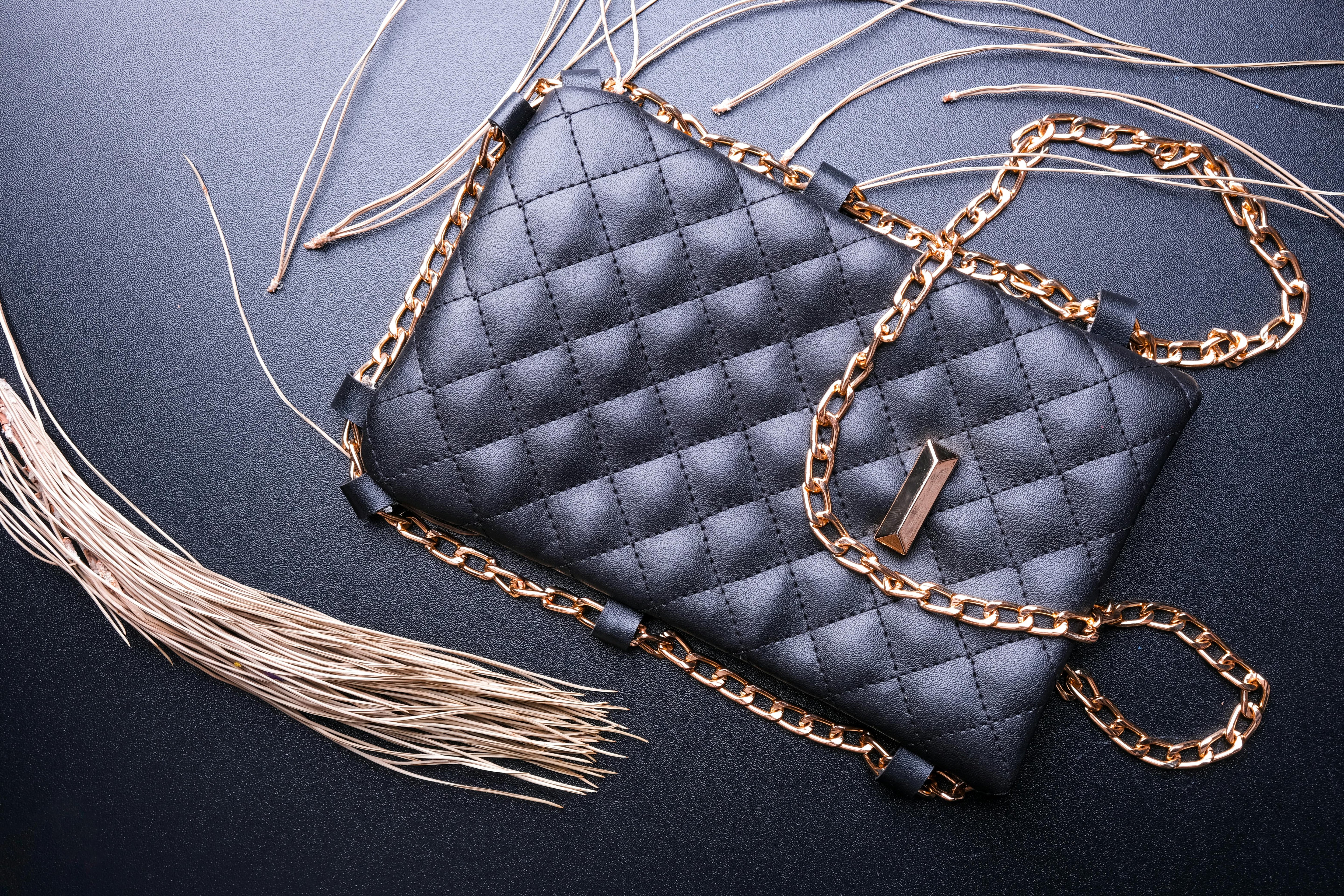 Ultimate Guide to Wedding Clutch Bags in Pakistan