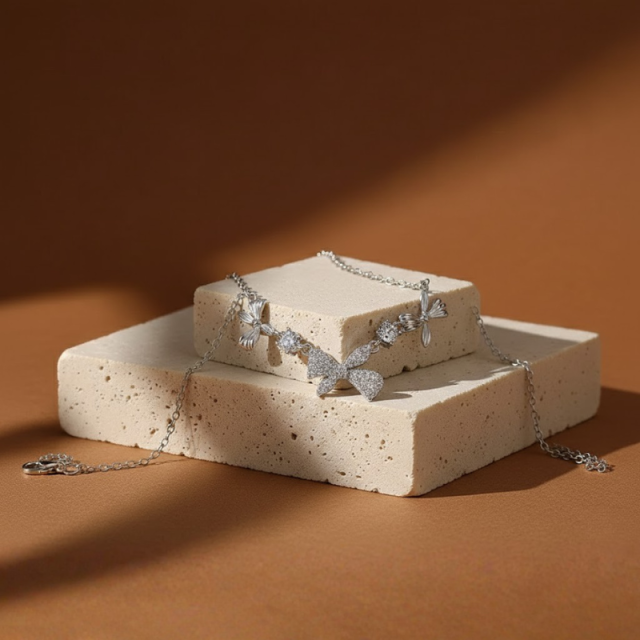 White Zircon Bow Clavicle Necklace