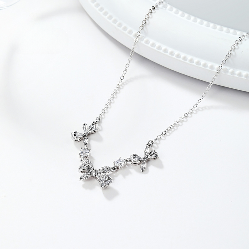 White Zircon Bow Clavicle Necklace