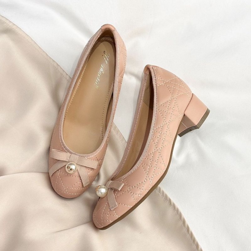 Bow Diamond Round Toe Chunky Pumps