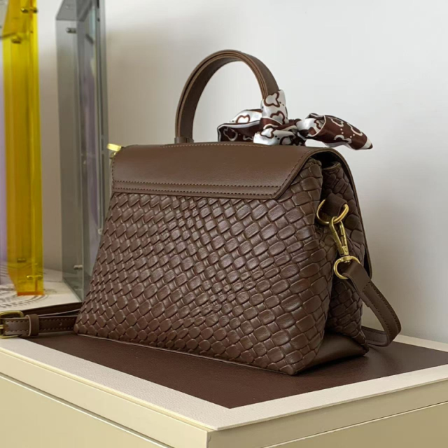 French Niche Small Square Commuting Shoulder Bag