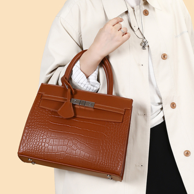 Elegant Everyday Leather Handbag