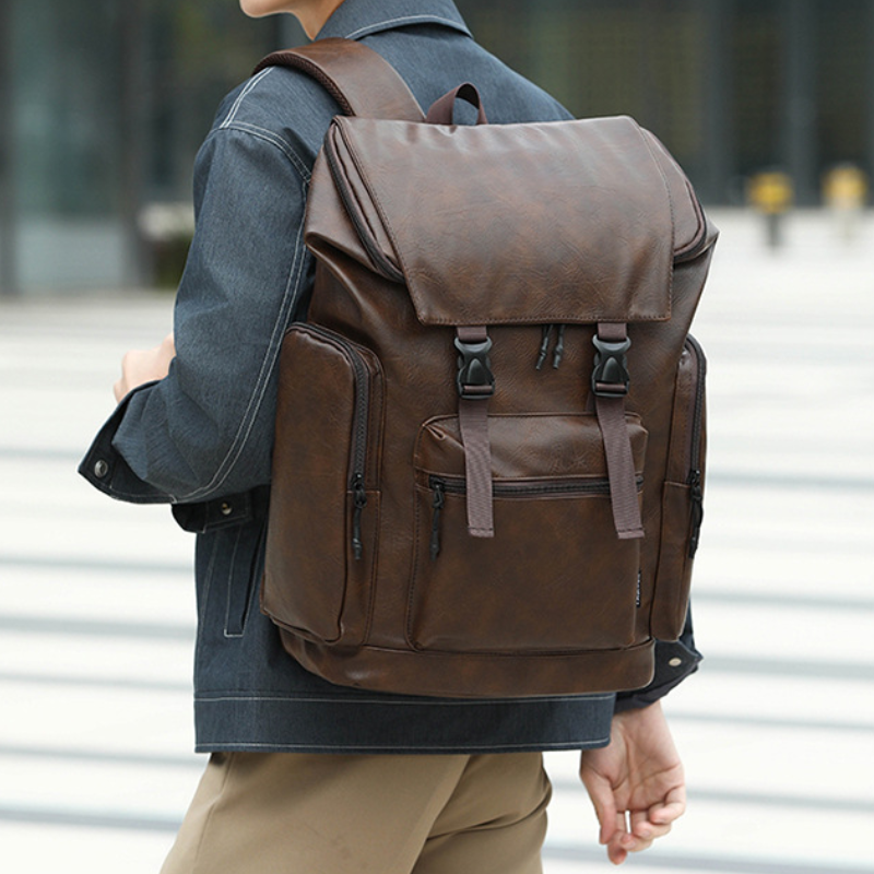 Men’s Retro Leather Large Capacity Backpack