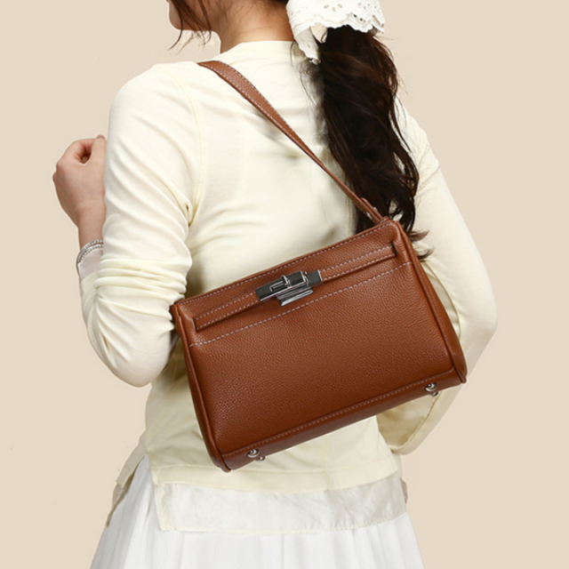Retro Chic Armpit Shoulder Bag