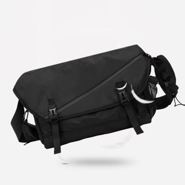 Fashion Nylon Messenger Bag for Youth