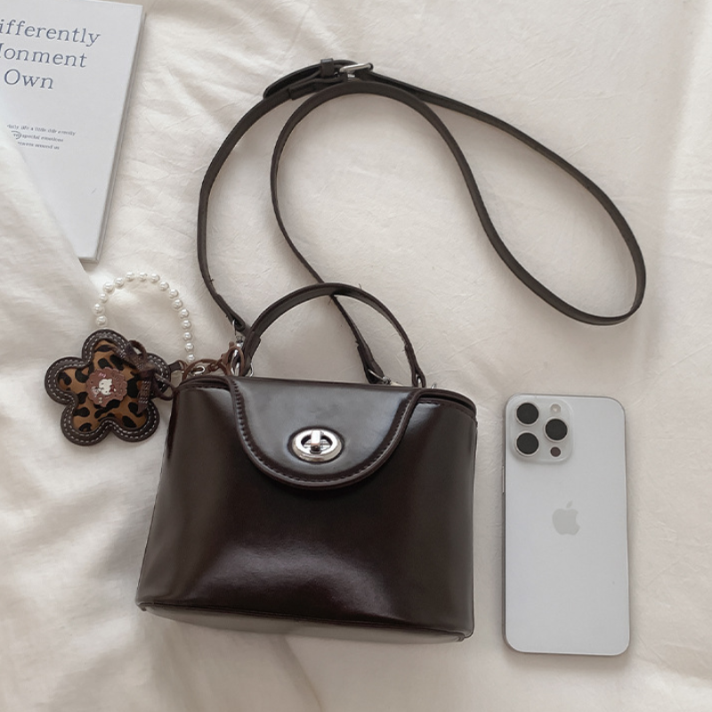 Everyday Allure Women’s Shoulder Bag