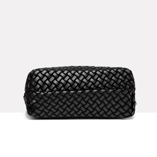 Retro Woven One Shoulder Bag