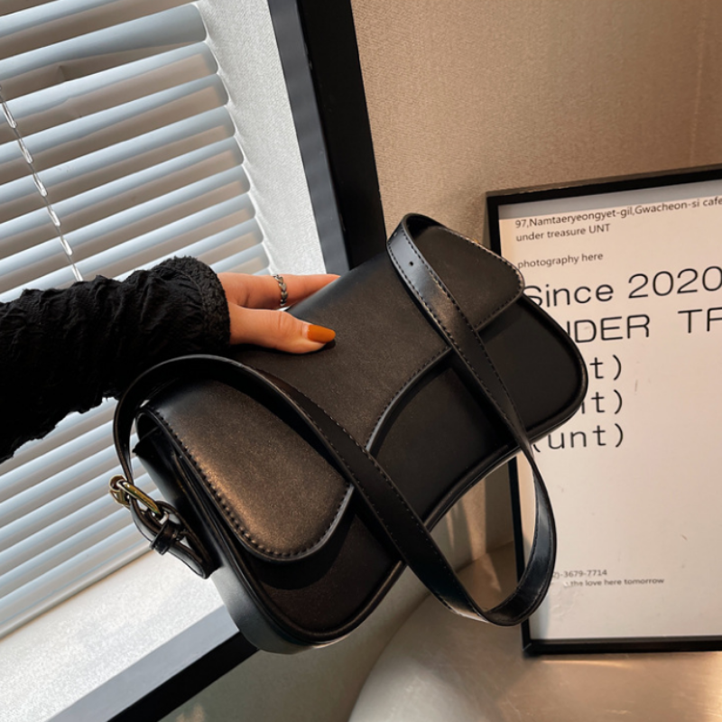 Selene Curve Shoulder Bag