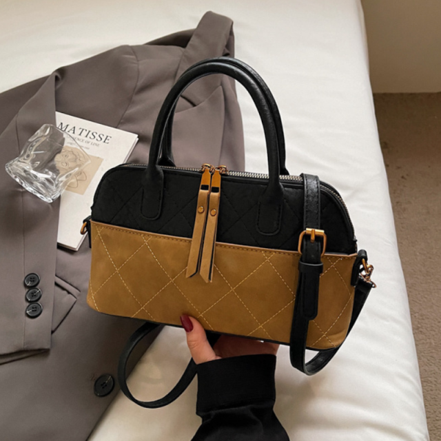 Retro Textured Underarm Handbag