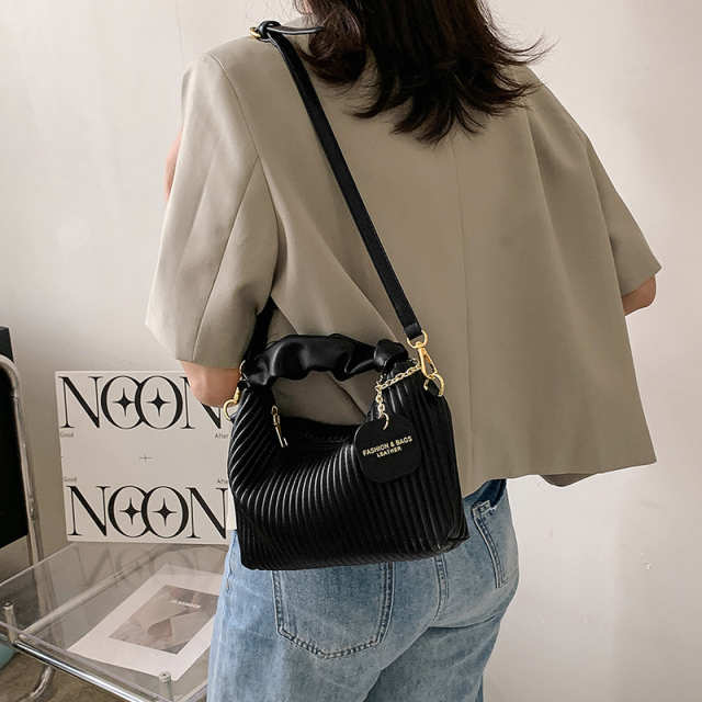Retro Texture Pleated Crossbody Bag