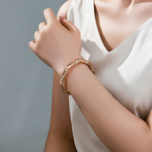 Retro Alloy Light Luxury Bracelet