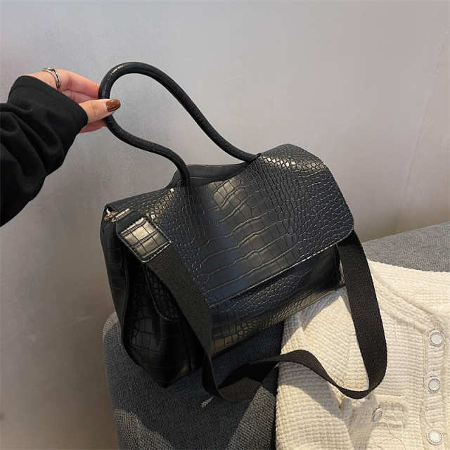 Wide-Band Commuter Shoulder Tote Bag