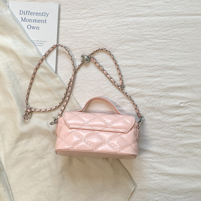 Chic Chain Commuter Women’s Shoulder Bag