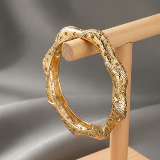 Retro Alloy Light Luxury Bracelet