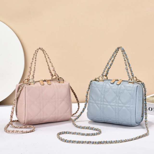 Velora Quilted Chain Stylish Shoulder Bag
