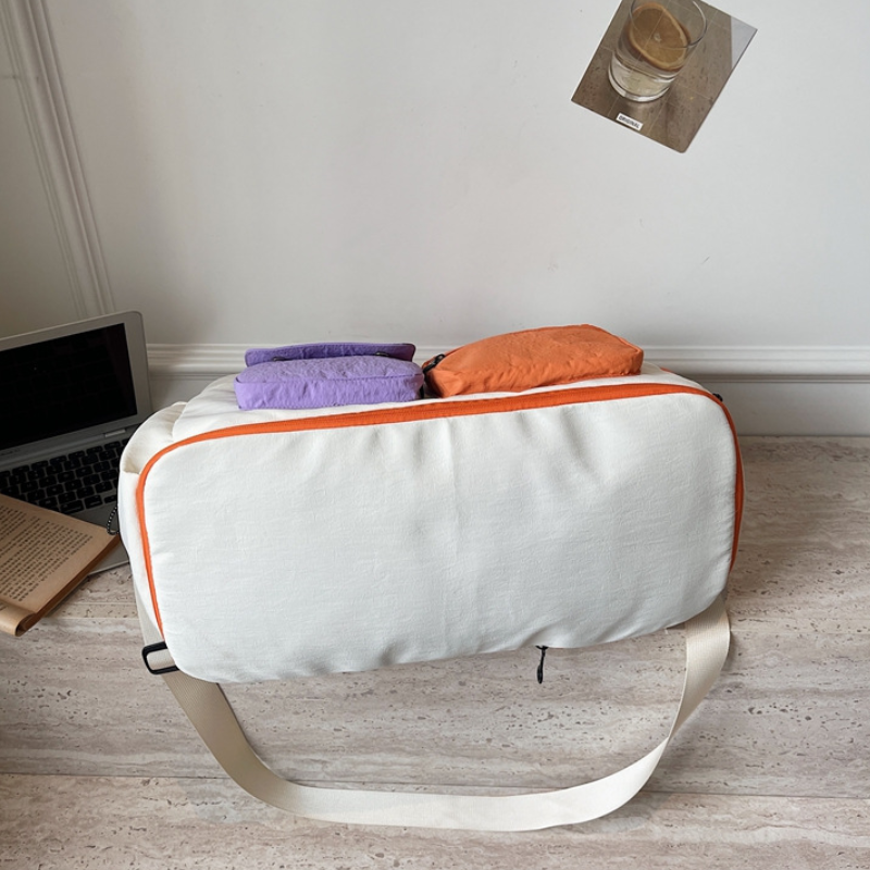 Elora Women’s Expandable Travel Shoulder Bag