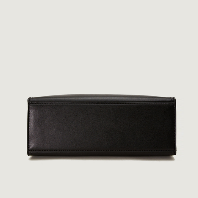 Elegant Commuter Luxe Large Capacity Shoulder Bag