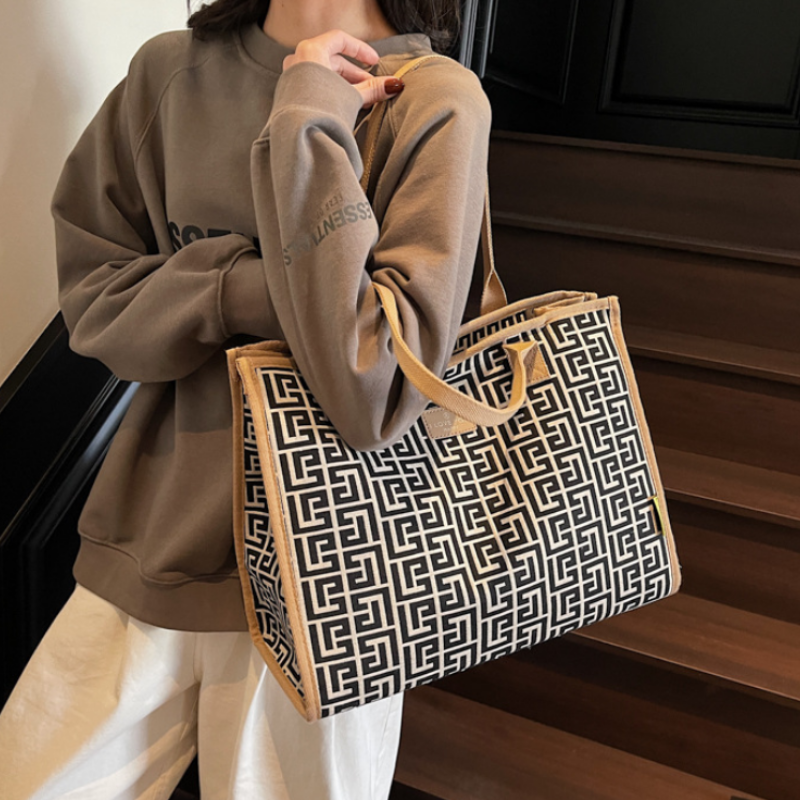 Élanora Tote Bag