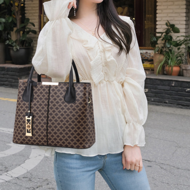 1Trendy Simple Retro Printed Handbag