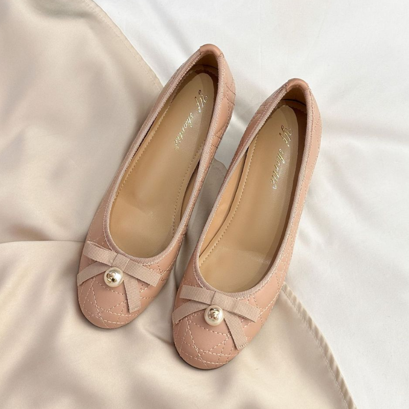 Bow Diamond Round Toe Chunky Pumps