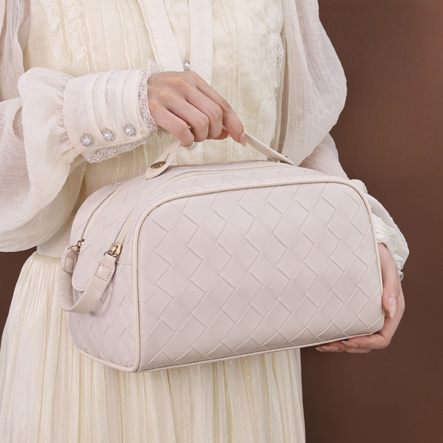 The Luxe Lattice Beauty Organizer