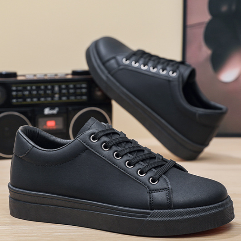 Men’s Classic Low-Top Sneakers