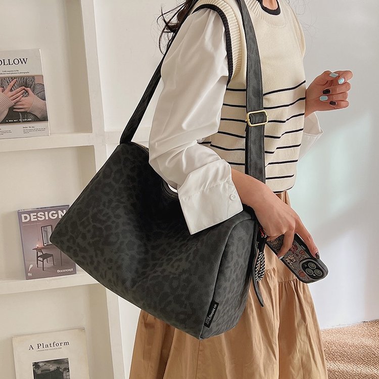 Leopard Luxe Women’s Travel Shoulder Bag