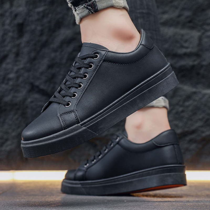 Men’s Classic Low-Top Sneakers