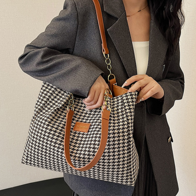 Retro Check Pattern Tote Bag