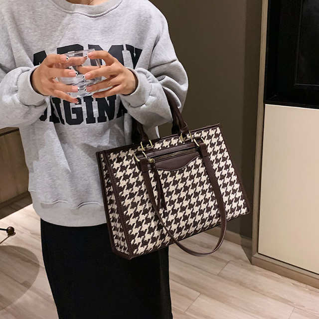 Houndstooth Pattern Tote Bag