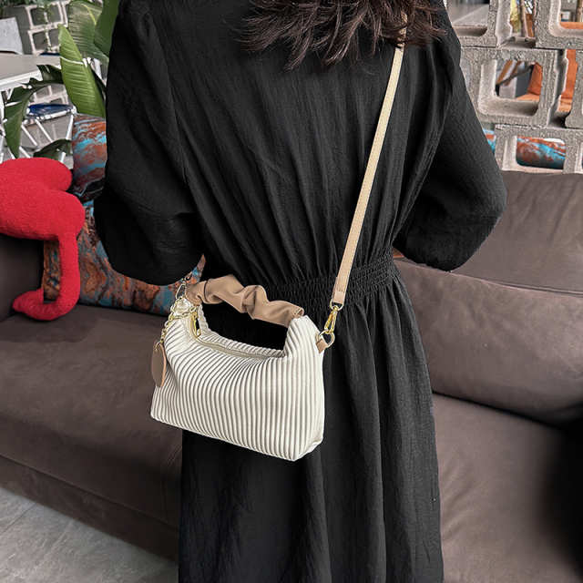 Retro Texture Pleated  Crossbody Bag