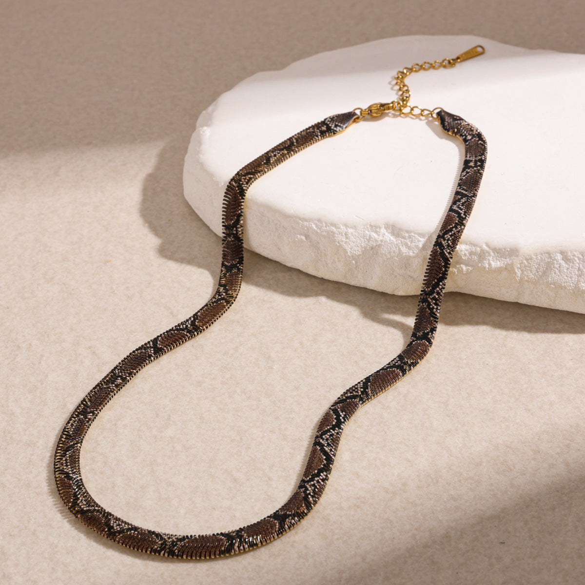 Crimson Snake-Pattern Mesh Necklace