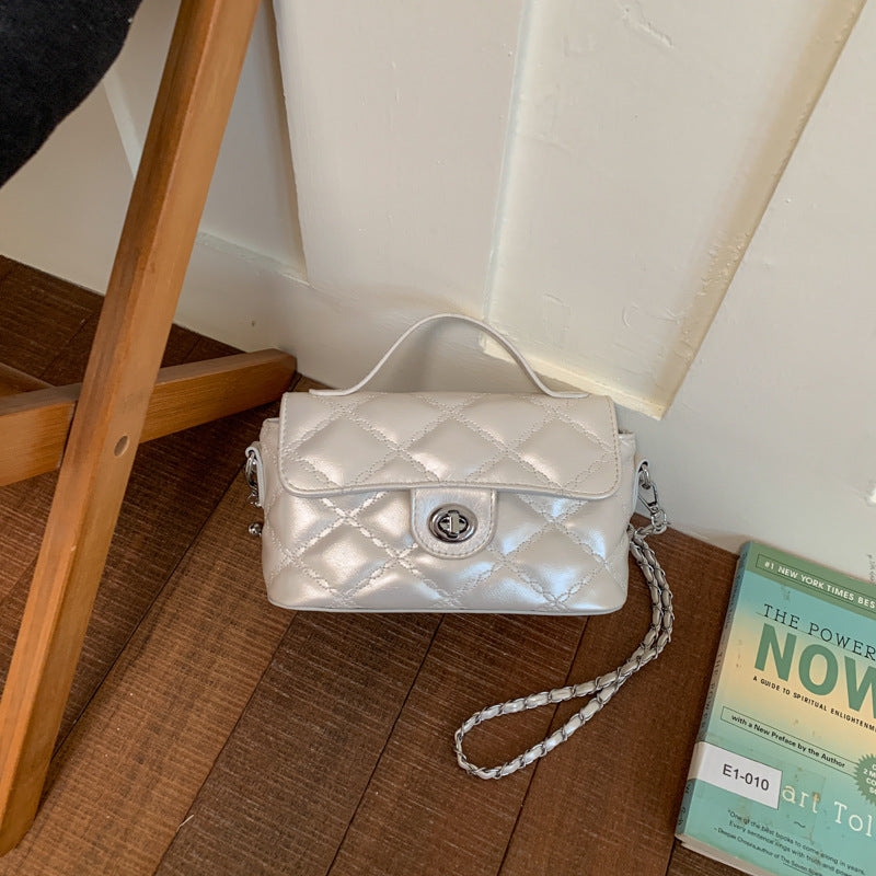 Chic Chain Commuter Women’s Shoulder Bag