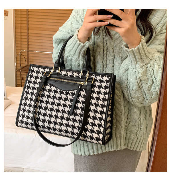 Houndstooth Pattern Tote Bag