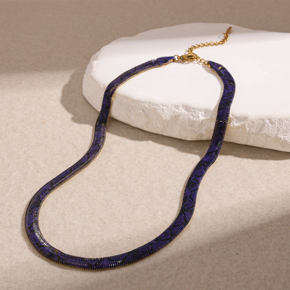 Crimson Snake-Pattern Mesh Necklace