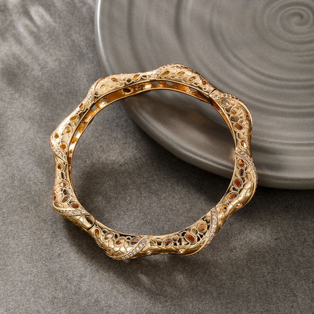 Retro Alloy Light Luxury Bracelet