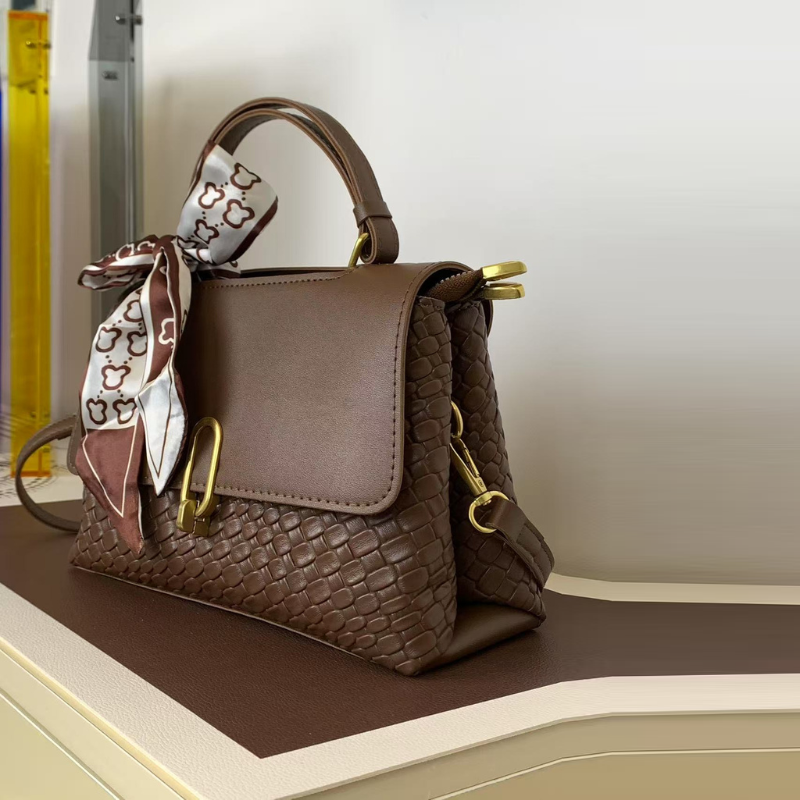 French Niche  Small Square Commuting Shoulder Bag