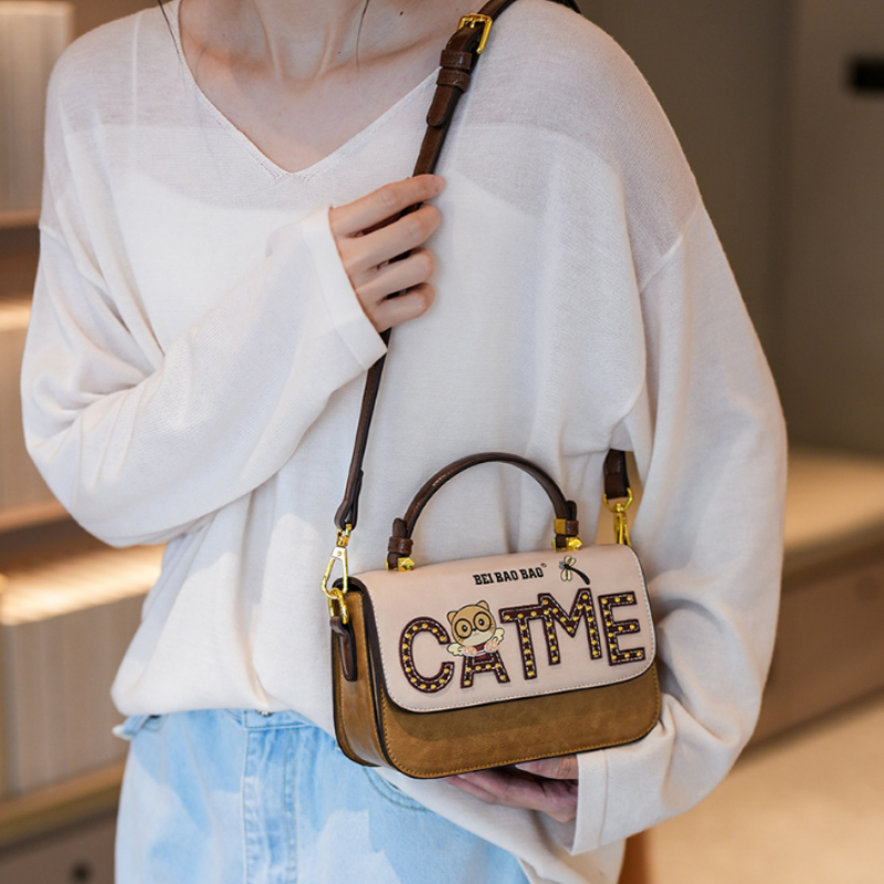 Elegant Cat Detail Handbag